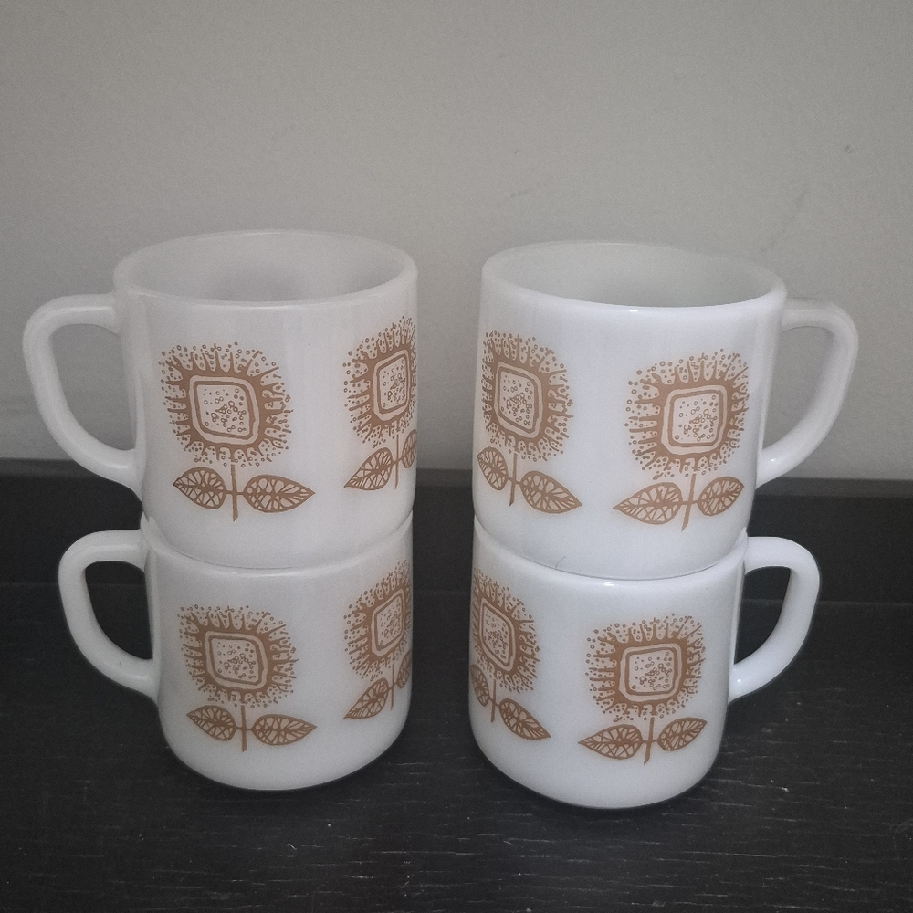 Vintage Sunflower Pattern Federal Glass Mugs Set